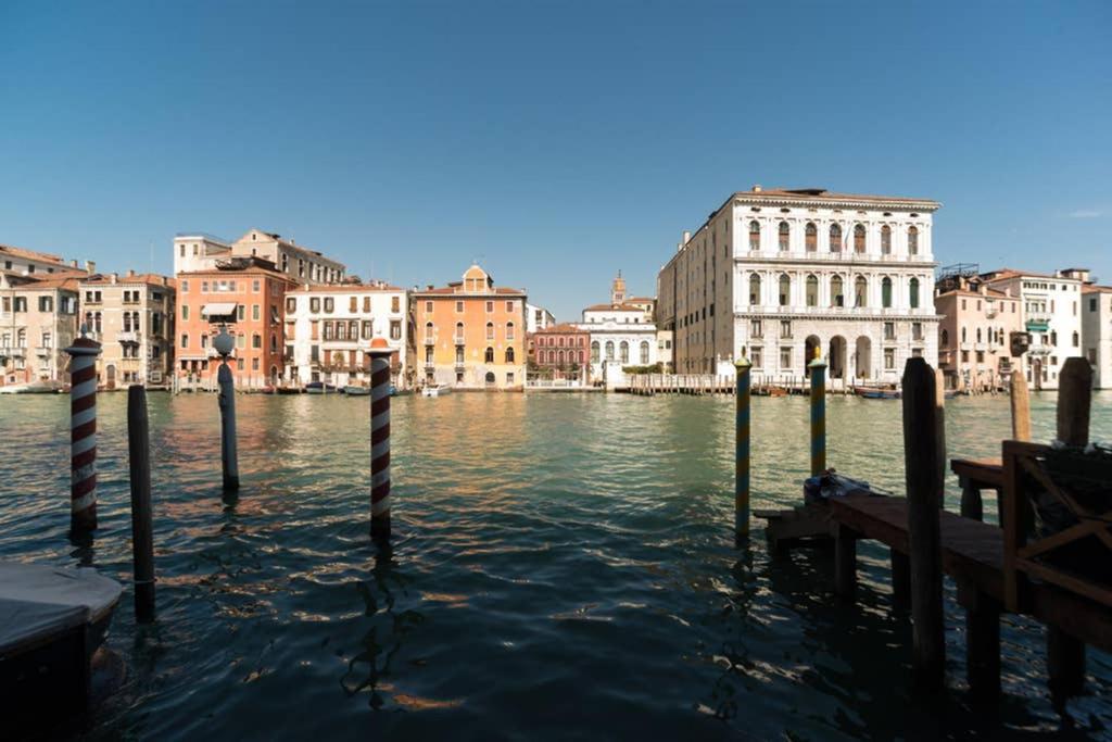 Grand Canal Next To Guggenheim Velence Kültér fotó